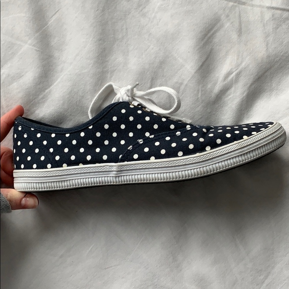 cute navy’s nd white polka dotted city sneaks